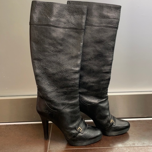 Black Fendi heeled boots - Picture 2 of 4